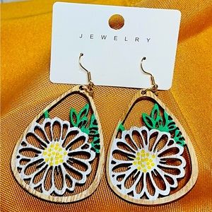 Daisy Wood Drop Hoop Earrings 2” NWOT